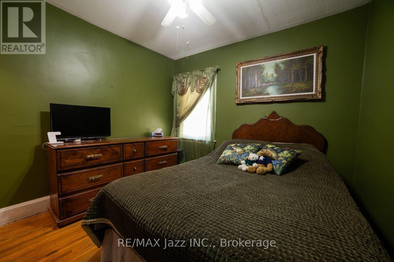 34 Jackson Avenue, Peterborough (Town Ward 3), Ontario  K9J 5B9 - Photo 19 - X13875478