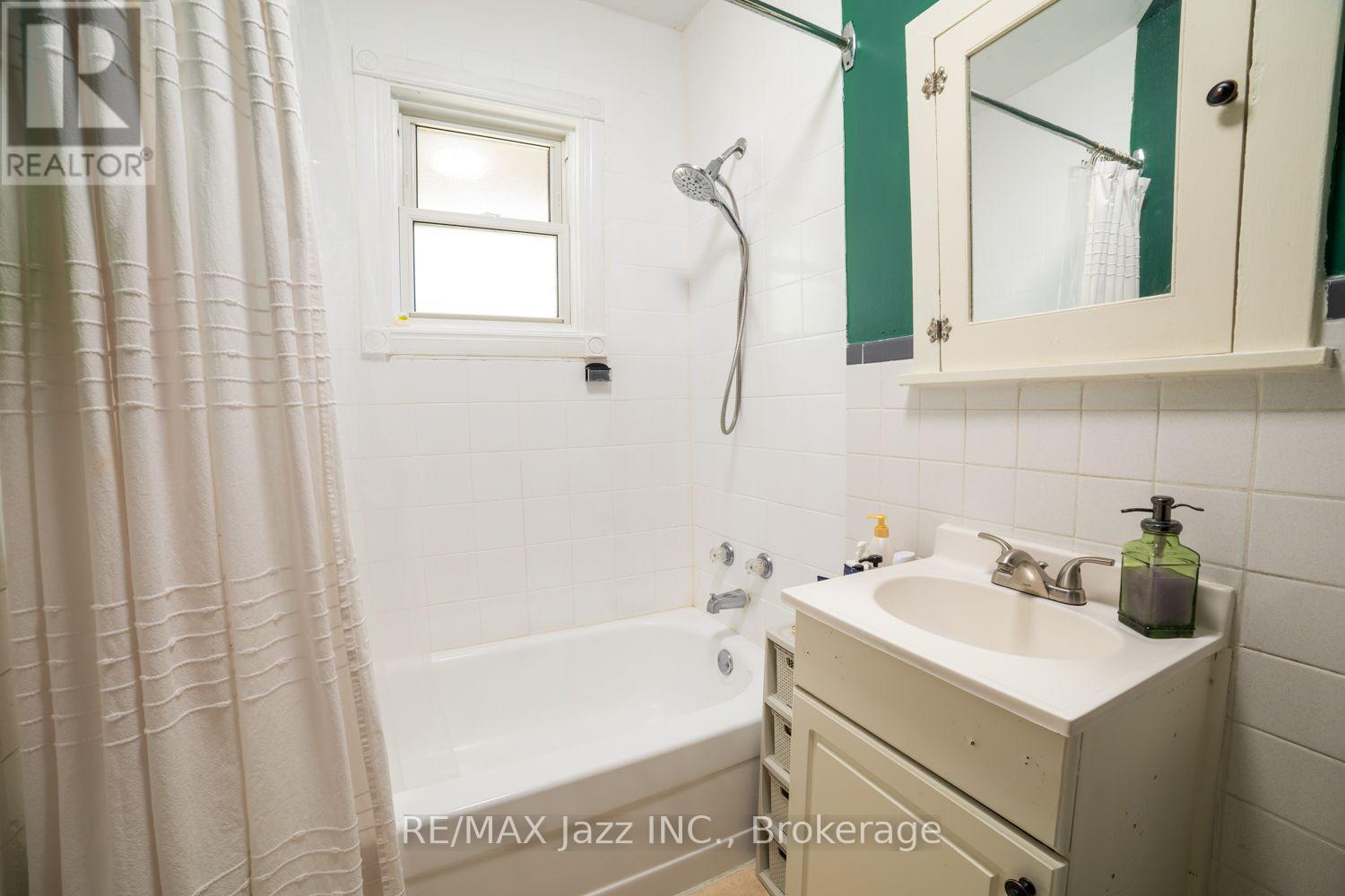 34 Jackson Avenue, Peterborough (Town Ward 3), Ontario  K9J 5B9 - Photo 22 - X13875478