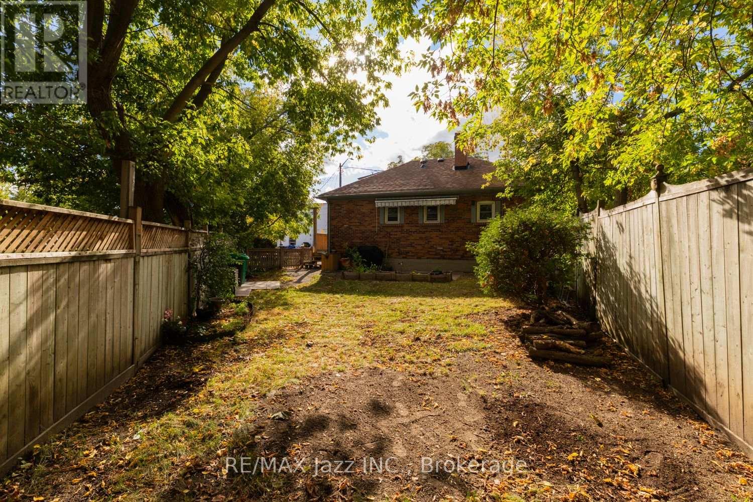 34 Jackson Avenue, Peterborough (Town Ward 3), Ontario  K9J 5B9 - Photo 9 - X13875478