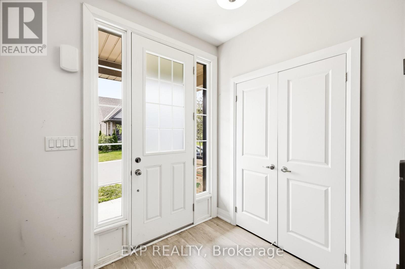 294 Noftall Gardens, Peterborough (Northcrest Ward 5), Ontario  K9H 0G8 - Photo 5 - X13878582