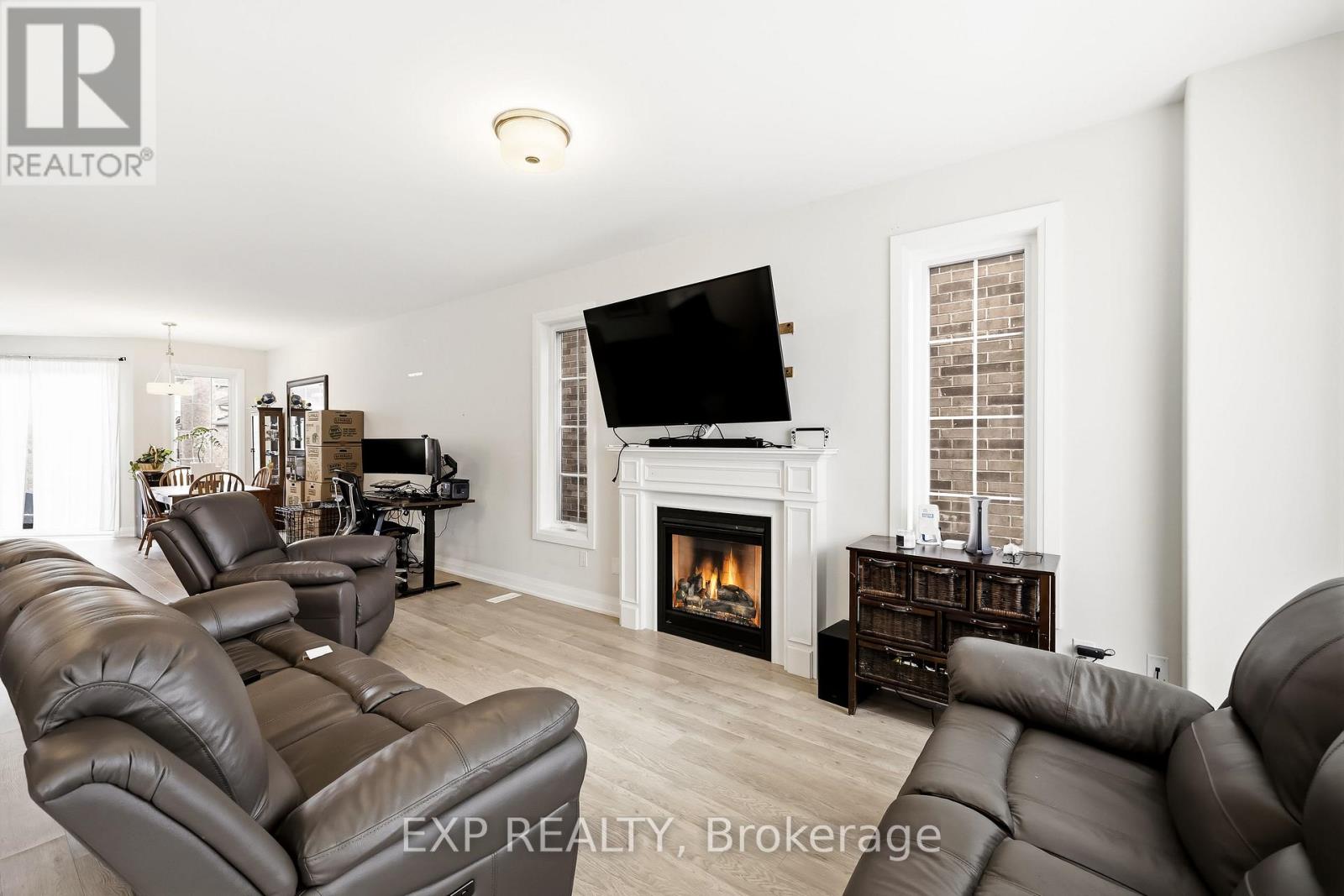 294 Noftall Gardens, Peterborough (Northcrest Ward 5), Ontario  K9H 0G8 - Photo 6 - X13878582