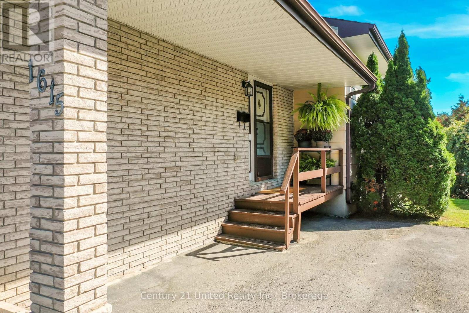 1615 Cherryhill Road, Peterborough (Monaghan Ward 2), Ontario  K9K 1A9 - Photo 3 - X13881050