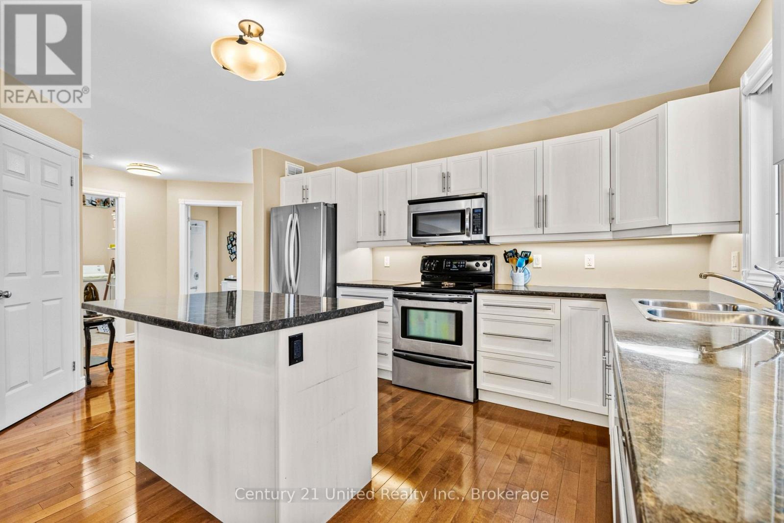 380 Bianco Crescent, Peterborough (Monaghan Ward 2), Ontario  K9K 0A5 - Photo 4 - X13881466