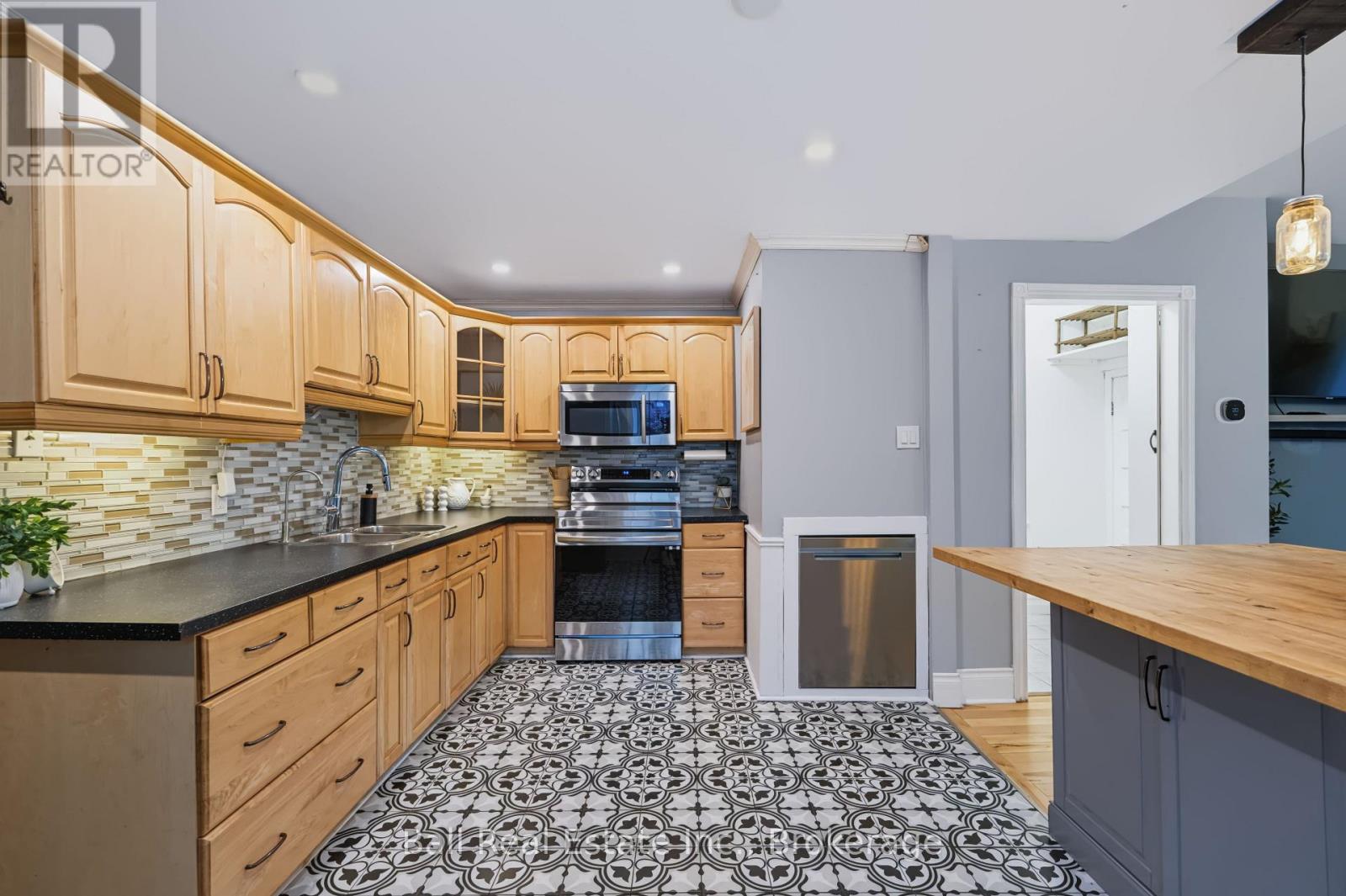 196 Perry Street, Peterborough (Town Ward 3), Ontario  K9J 2J2 - Photo 10 - X13881718