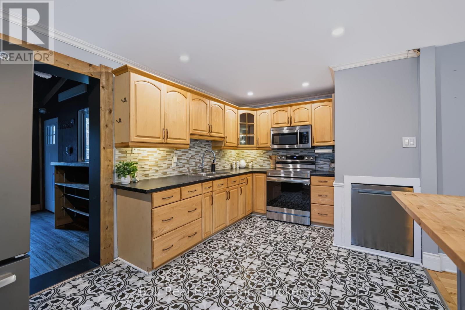 196 Perry Street, Peterborough (Town Ward 3), Ontario  K9J 2J2 - Photo 11 - X13881718
