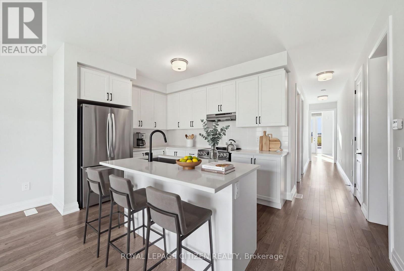 18 Mckay Avenue, Kawartha Lakes (Lindsay), Ontario  K9V 0R2 - Photo 4 - X13883258