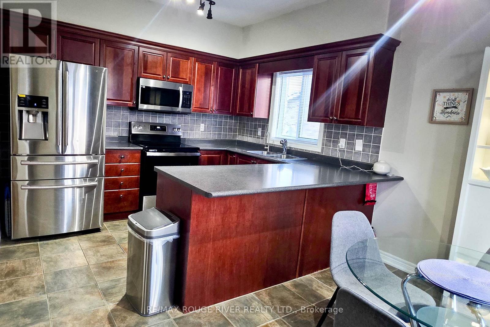 71 Sweetnam Drive, Kawartha Lakes (Lindsay), Ontario  K9V 0A7 - Photo 12 - X13885768