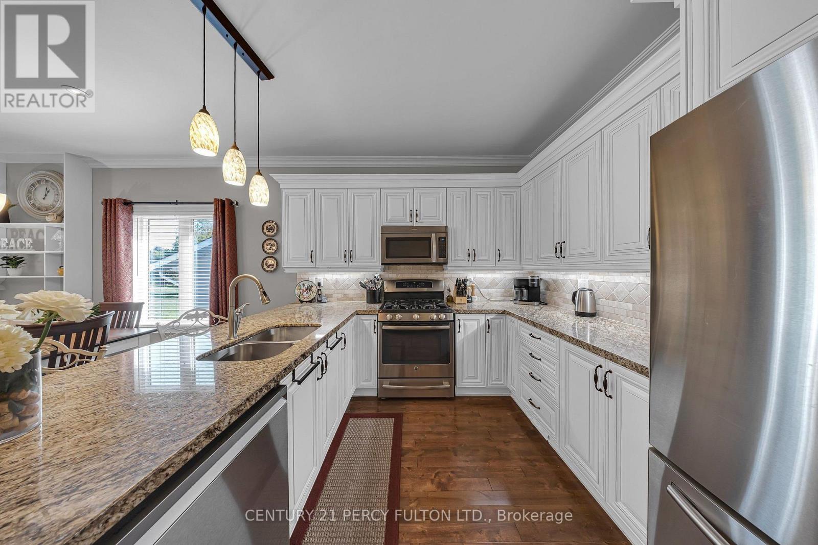7 Eastbank Road, Clarington (Newcastle), Ontario  L1B 1B7 - Photo 8 - E14027428