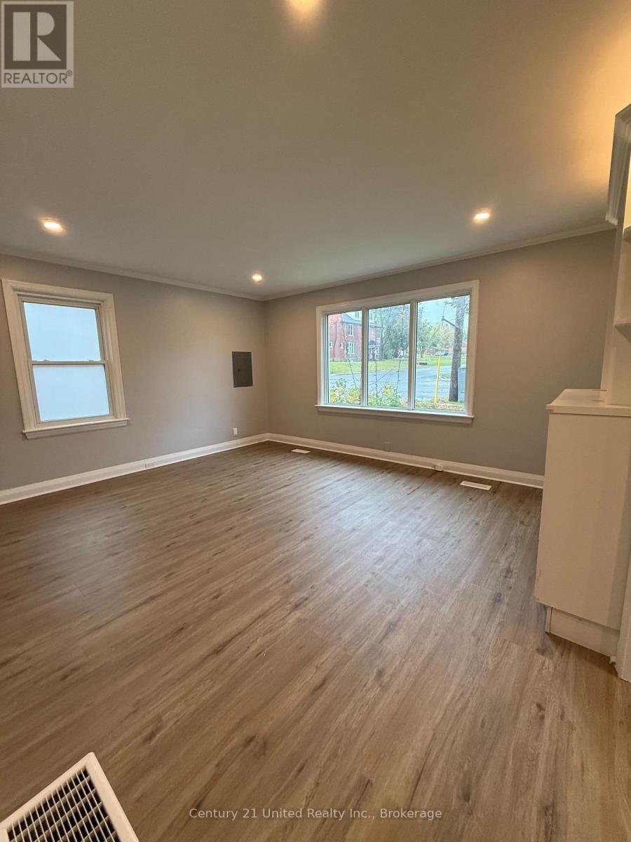 Main Floor - 1055 Western Avenue, Peterborough (Otonabee Ward 1), Ontario  K9J 5W5 - Photo 2 - X14030586