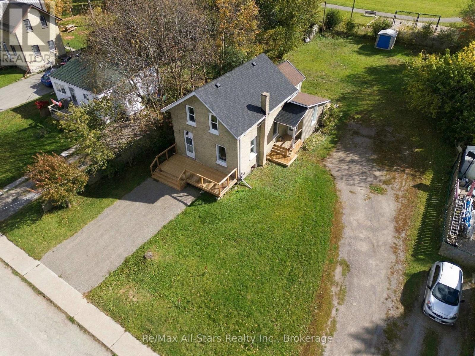 3 Bertie Street, Kawartha Lakes (Lindsay), Ontario  K9V 1H9 - Photo 2 - X14032196