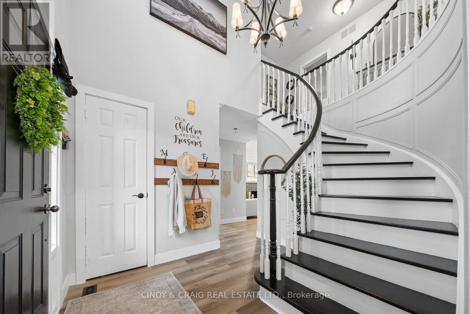 5 Grady Drive, Clarington (Newcastle), Ontario  L1B 1J1 - Photo 4 - E14081762