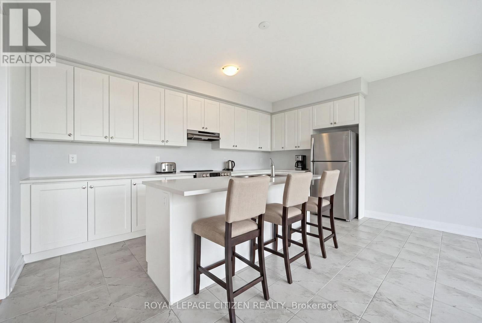96 Butler Boulevard, Kawartha Lakes (Lindsay), Ontario  K9V 0R9 - Photo 3 - X14081484