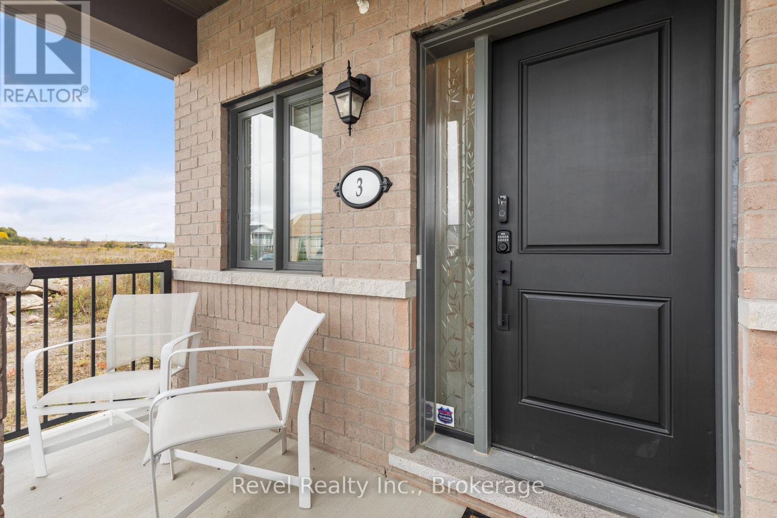 3 Bakogeorge Street, Kawartha Lakes (Lindsay), Ontario  K9V 0E3 - Photo 4 - X14082520