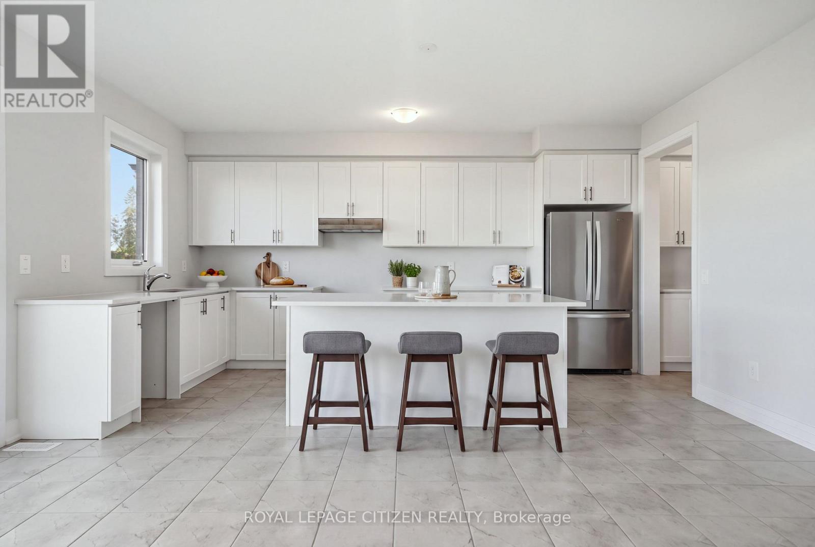145 St Joseph Road, Kawartha Lakes (Lindsay), Ontario  K9V 0R8 - Photo 3 - X14082632