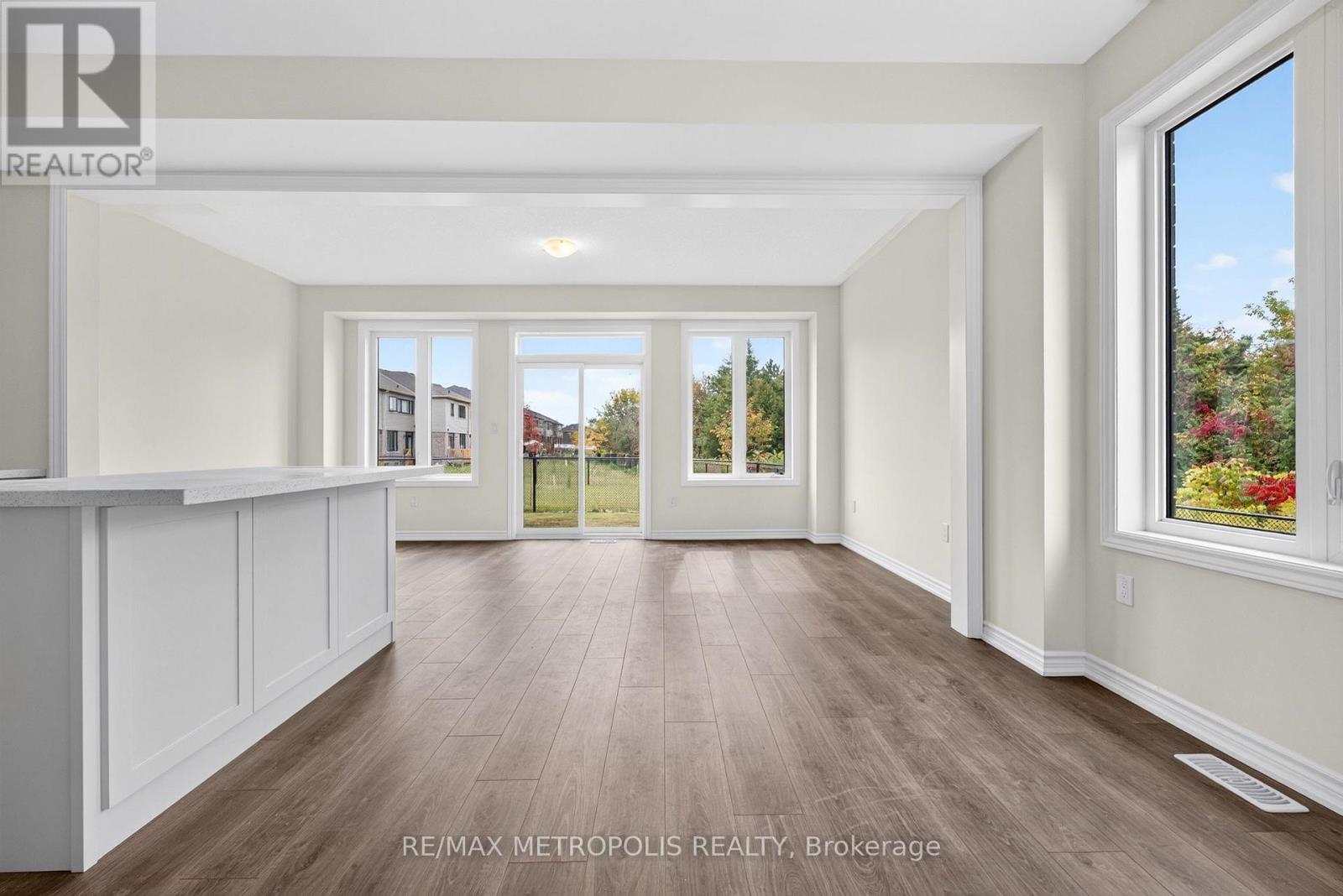 113 Watts Mews, Kawartha Lakes (Lindsay), Ontario  K9V 5V4 - Photo 2 - X14083188