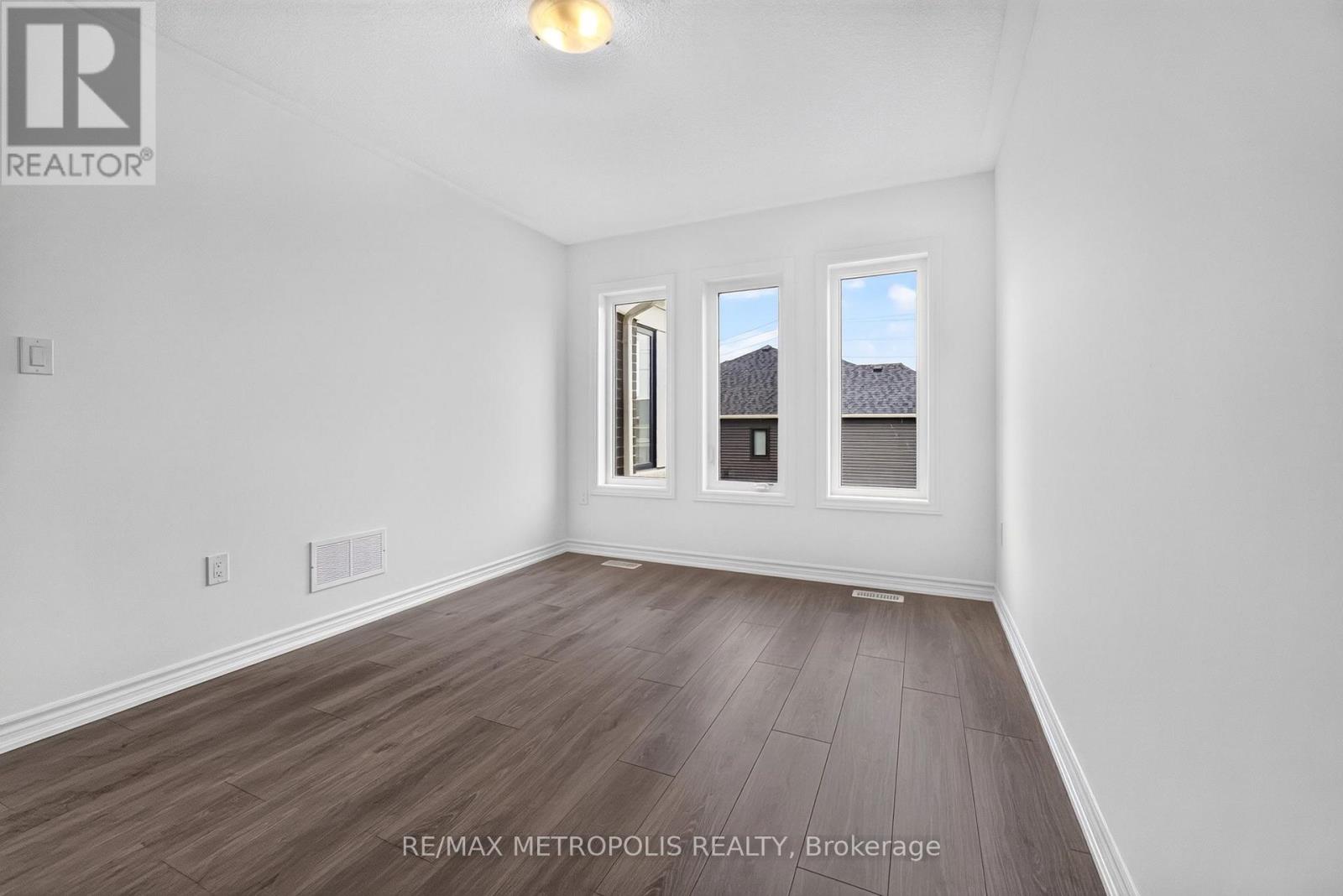 113 Watts Mews, Kawartha Lakes (Lindsay), Ontario  K9V 5V4 - Photo 6 - X14083188