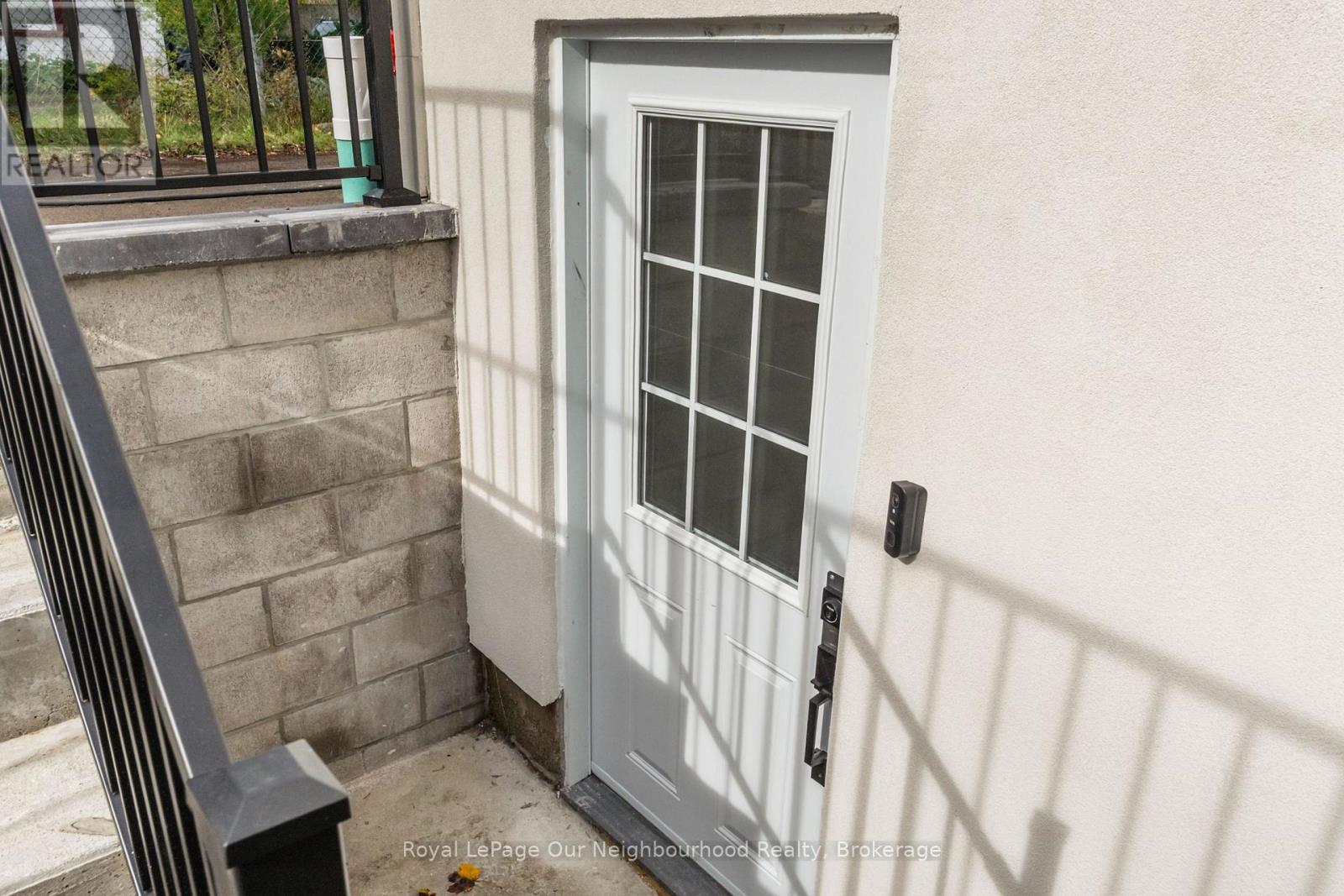B - 513 Parkhill Road W, Peterborough (Town Ward 3), Ontario  K9H 3J4 - Photo 2 - X14086462