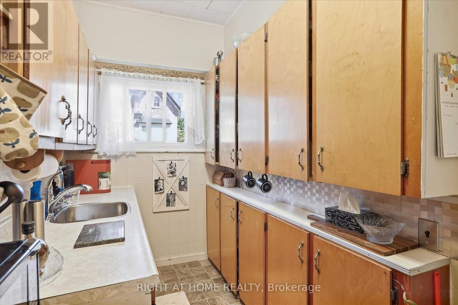 33 Melbourne Street W, Kawartha Lakes (Lindsay), Ontario  K9V 2S7 - Photo 12 - X14089814