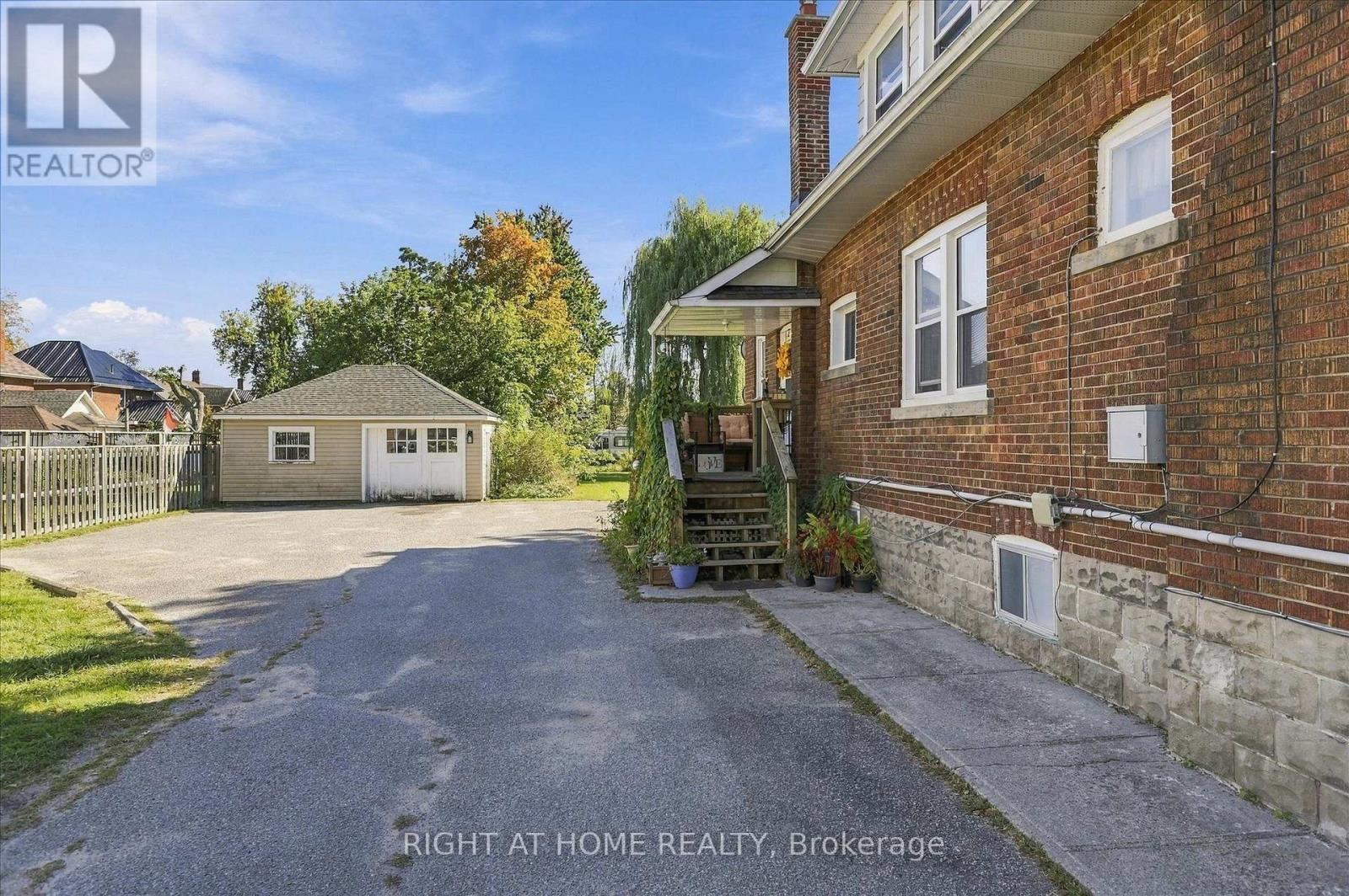 33 Melbourne Street W, Kawartha Lakes (Lindsay), Ontario  K9V 2S7 - Photo 18 - X14089814