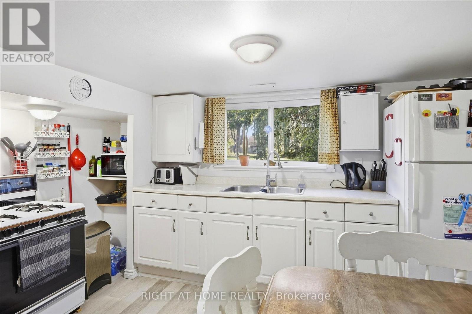 33 Melbourne Street W, Kawartha Lakes (Lindsay), Ontario  K9V 2S7 - Photo 30 - X14089814