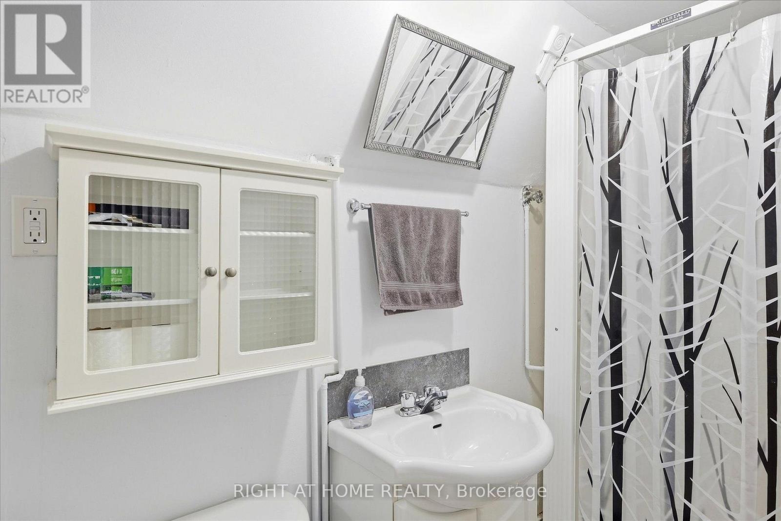33 Melbourne Street W, Kawartha Lakes (Lindsay), Ontario  K9V 2S7 - Photo 36 - X14089814