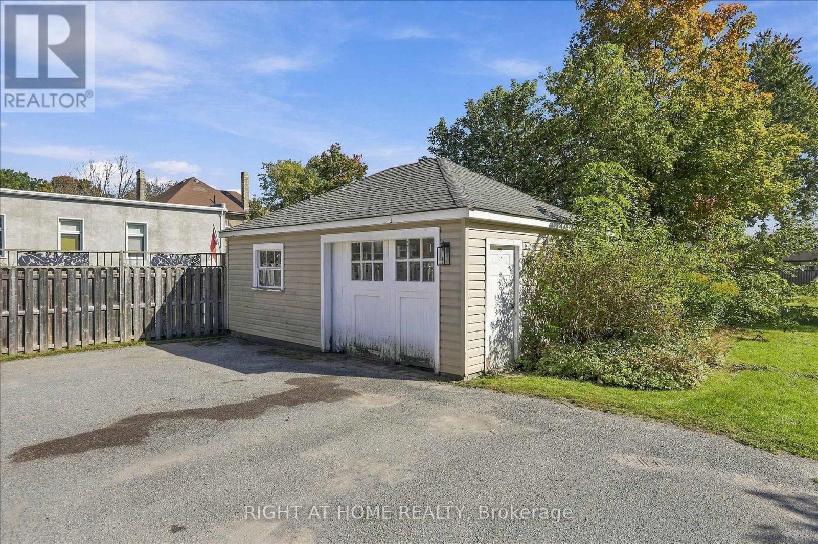 33 Melbourne Street W, Kawartha Lakes (Lindsay), Ontario  K9V 2S7 - Photo 40 - X14089814