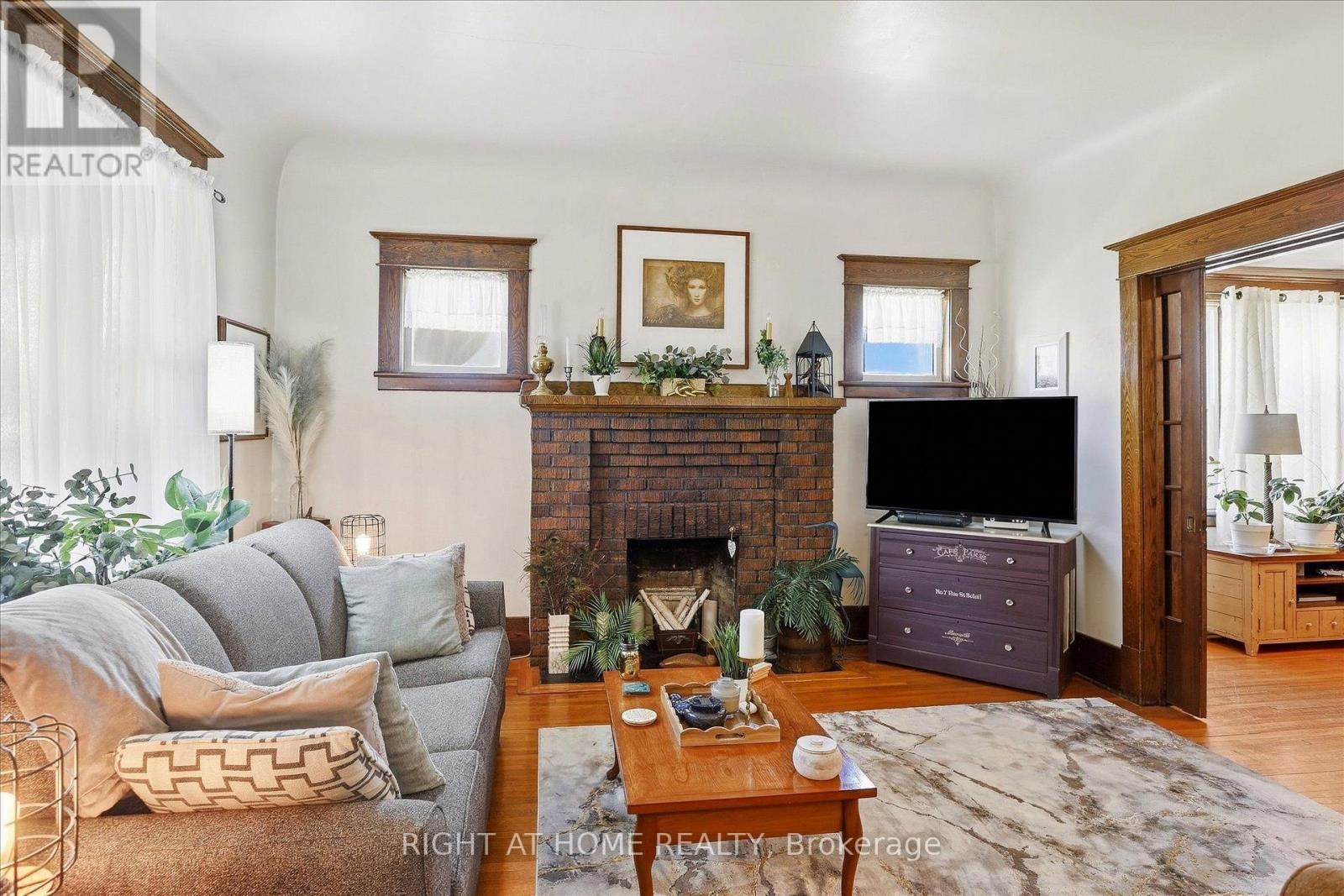 33 Melbourne Street W, Kawartha Lakes (Lindsay), Ontario  K9V 2S7 - Photo 8 - X14089814