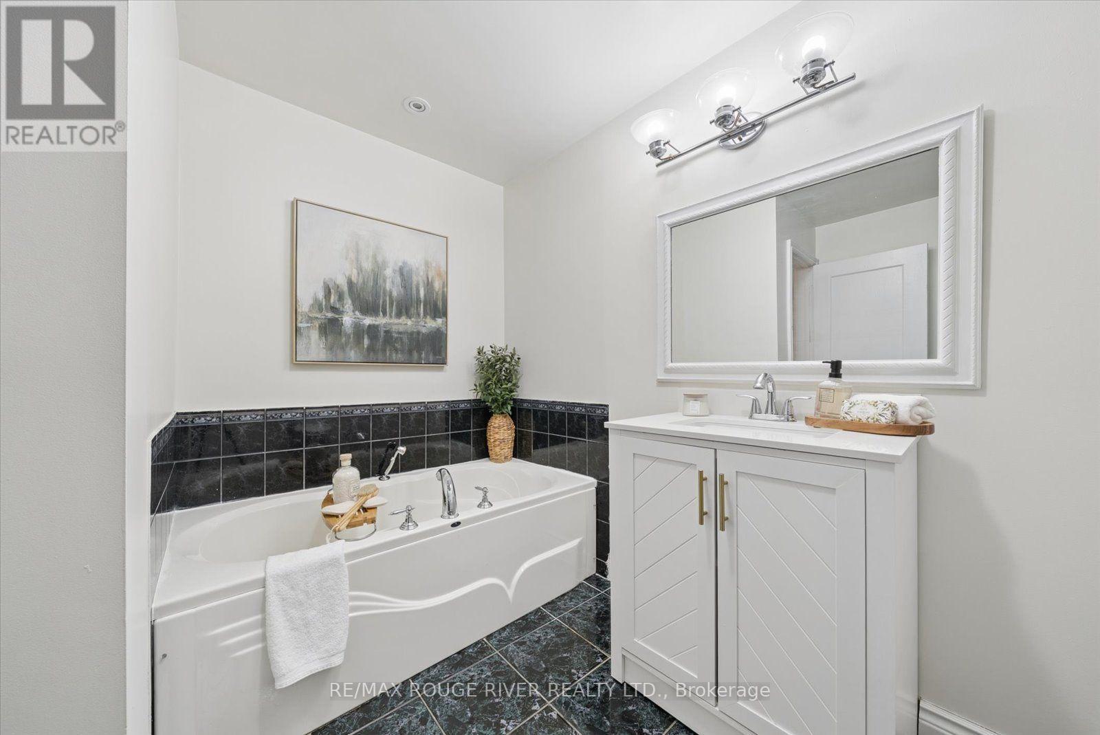 1314 Monaghan Road, Peterborough (Town Ward 3), Ontario  K9J 5M1 - Photo 15 - X14092836