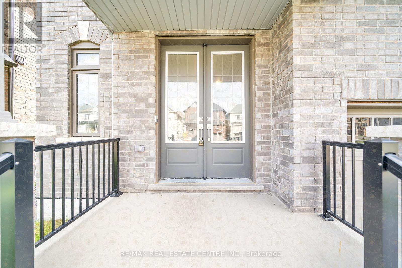 43 Northrop Avenue, Clarington (Newcastle), Ontario  L1B 0W6 - Photo 2 - E14094270