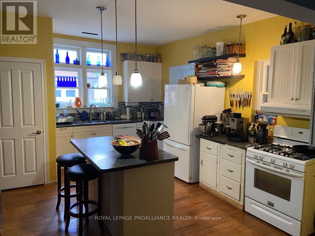 573 Homewood Avenue, Peterborough (Town Ward 3), Ontario  K9H 2N4 - Photo 2 - X14094442