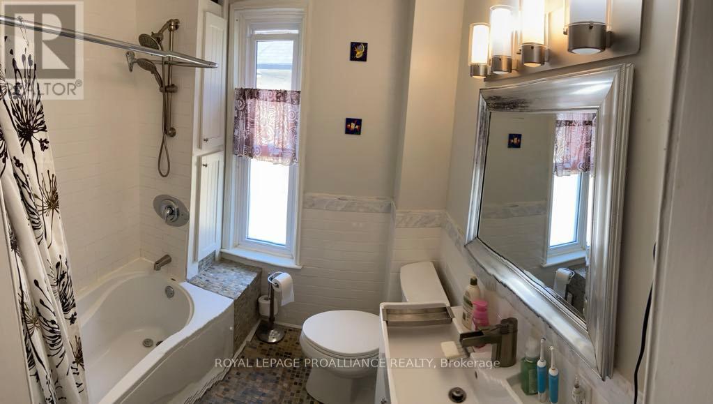 573 Homewood Avenue, Peterborough (Town Ward 3), Ontario  K9H 2N4 - Photo 8 - X14094442