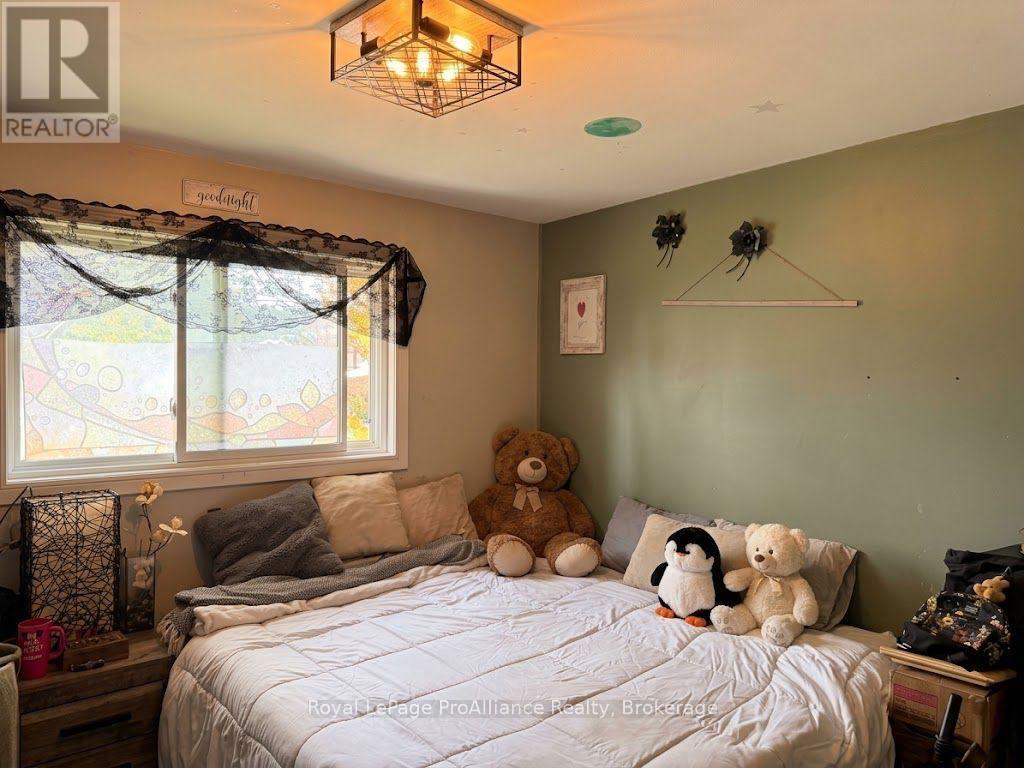 854 Barnardo Avenue, Peterborough (Northcrest Ward 5), Ontario  K9H 5V9 - Photo 4 - X14098474
