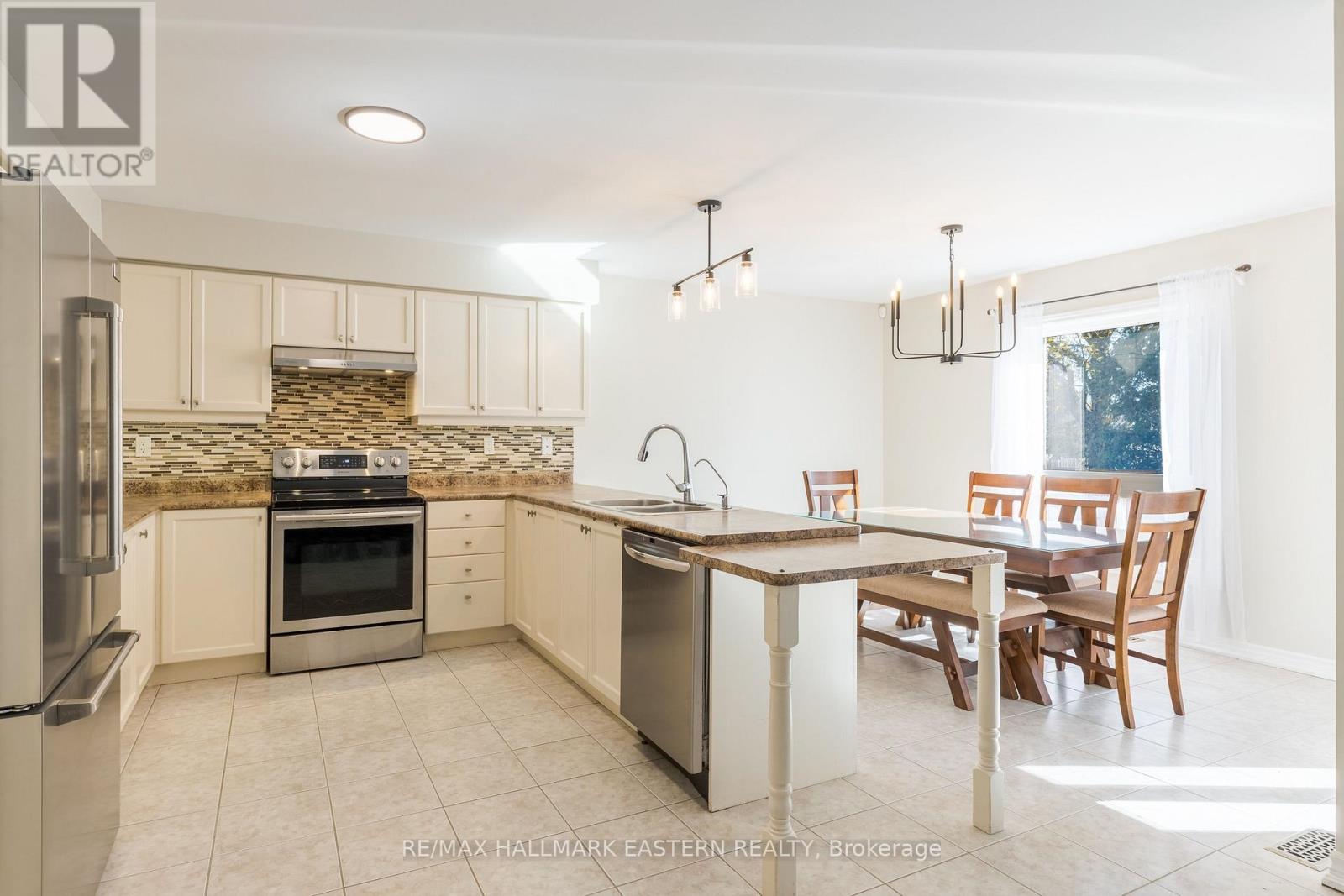 10 Springbank Road, Kawartha Lakes (Omemee), Ontario  K0L 2W0 - Photo 4 - X14102772