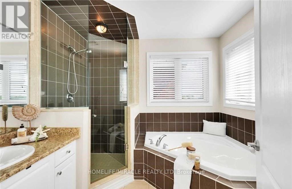 32 Mcdonald Crescent, Clarington (Newcastle), Ontario  L1B 0E2 - Photo 11 - E14103034
