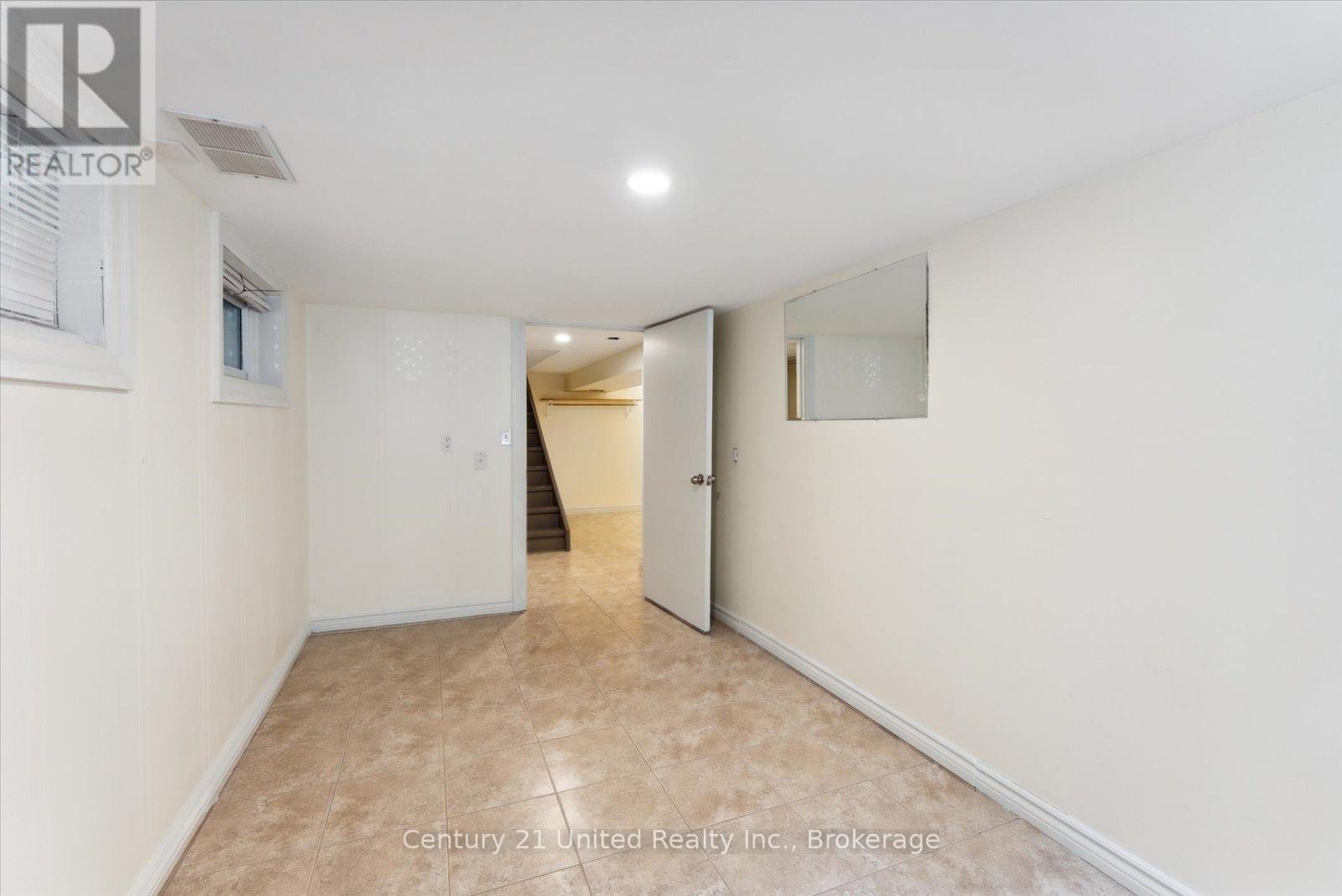 B - 556 Edison Avenue, Peterborough (Otonabee Ward 1), Ontario  K9J 4G5 - Photo 19 - X14103778