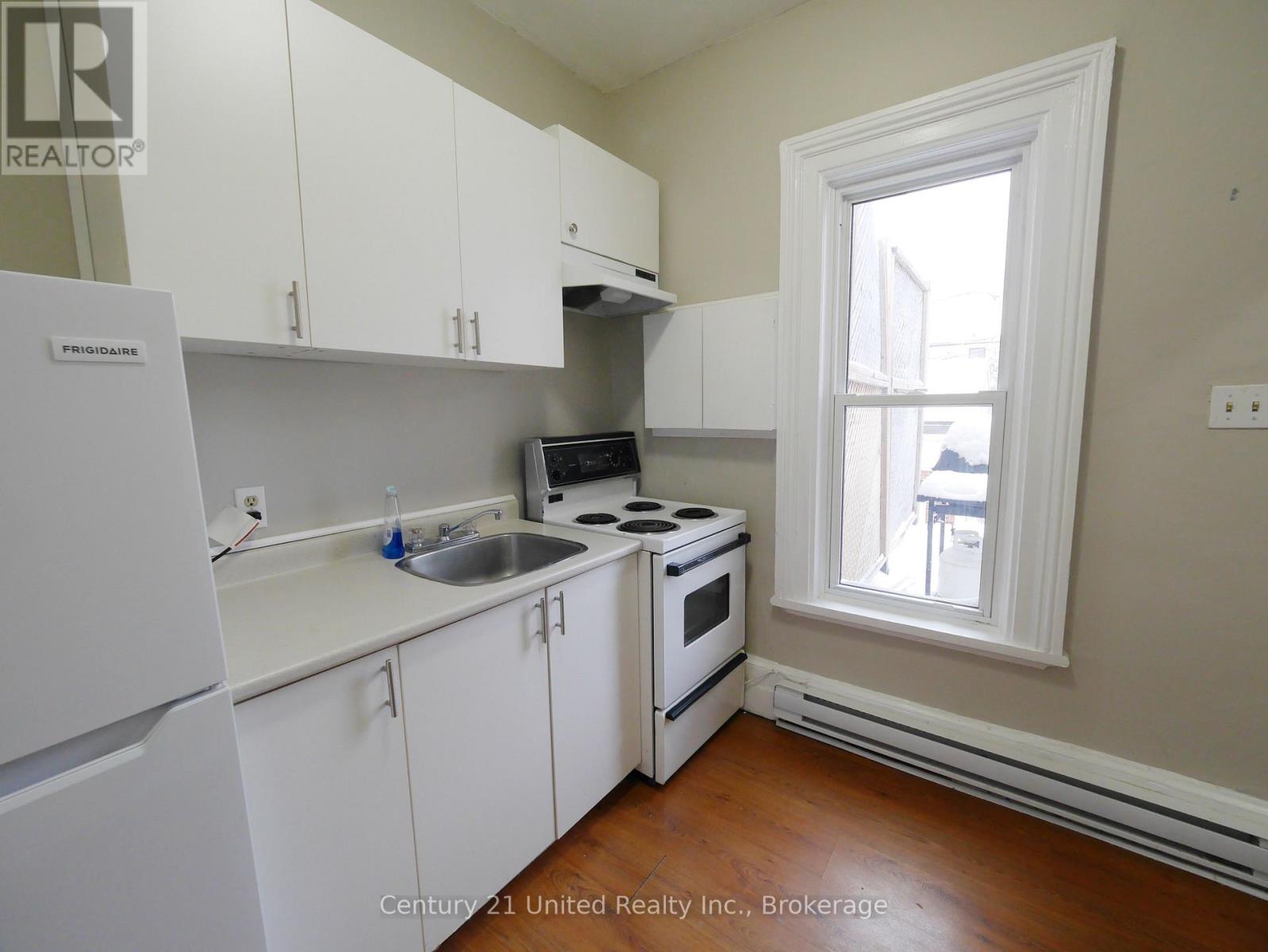 373a Queen Street, Peterborough (Town Ward 3), Ontario  K9H 3J7 - Photo 4 - X14104078