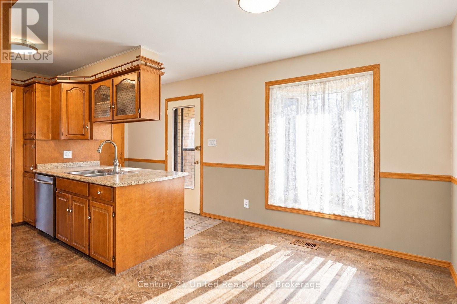 807 Highland Court, Peterborough (Northcrest Ward 5), Ontario  K9H 5K1 - Photo 12 - X14104340