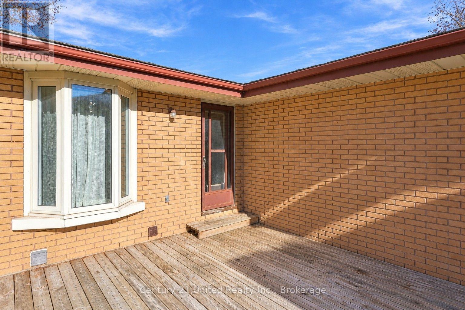 807 Highland Court, Peterborough (Northcrest Ward 5), Ontario  K9H 5K1 - Photo 13 - X14104340