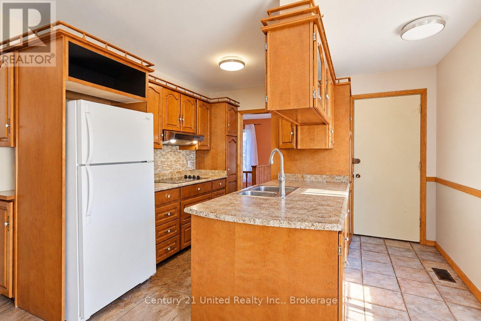 807 Highland Court, Peterborough (Northcrest Ward 5), Ontario  K9H 5K1 - Photo 9 - X14104340