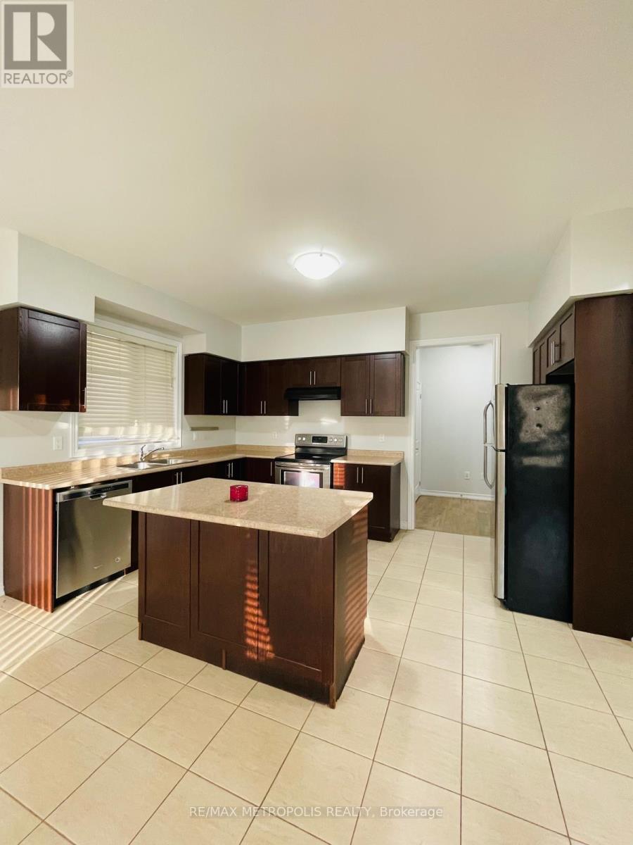 10 Barchard Street, Clarington (Newcastle), Ontario  L1B 1G9 - Photo 4 - E14104640
