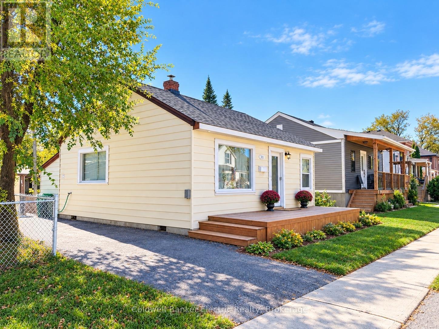 231 Woodbine Avenue, Peterborough (Ashburnham Ward 4), Ontario  K9H 1N8 - Photo 3 - X14106140