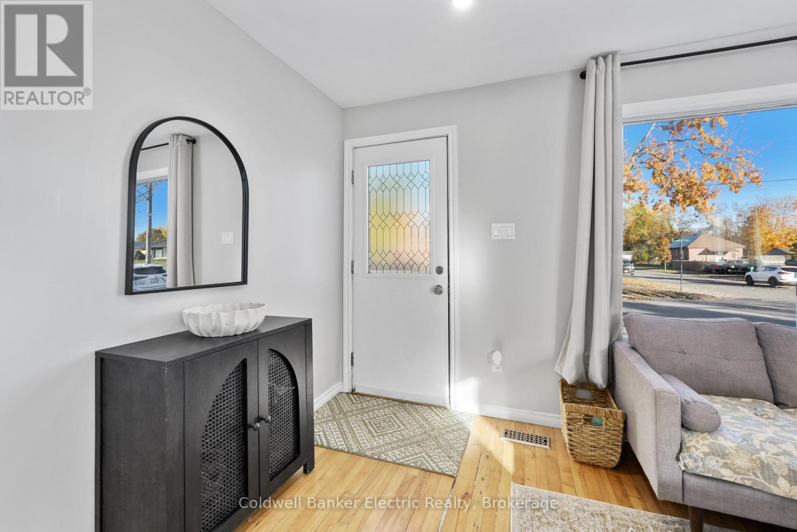 231 Woodbine Avenue, Peterborough (Ashburnham Ward 4), Ontario  K9H 1N8 - Photo 4 - X14106140