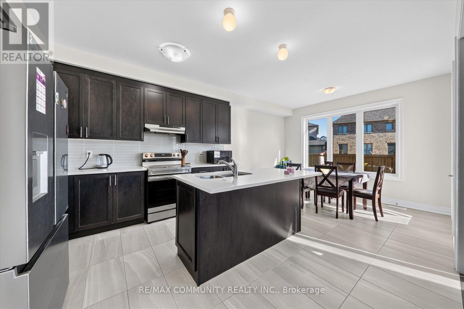 19 Rogerson Street, Clarington (Newcastle), Ontario  L1B 0W4 - Photo 13 - E14108426