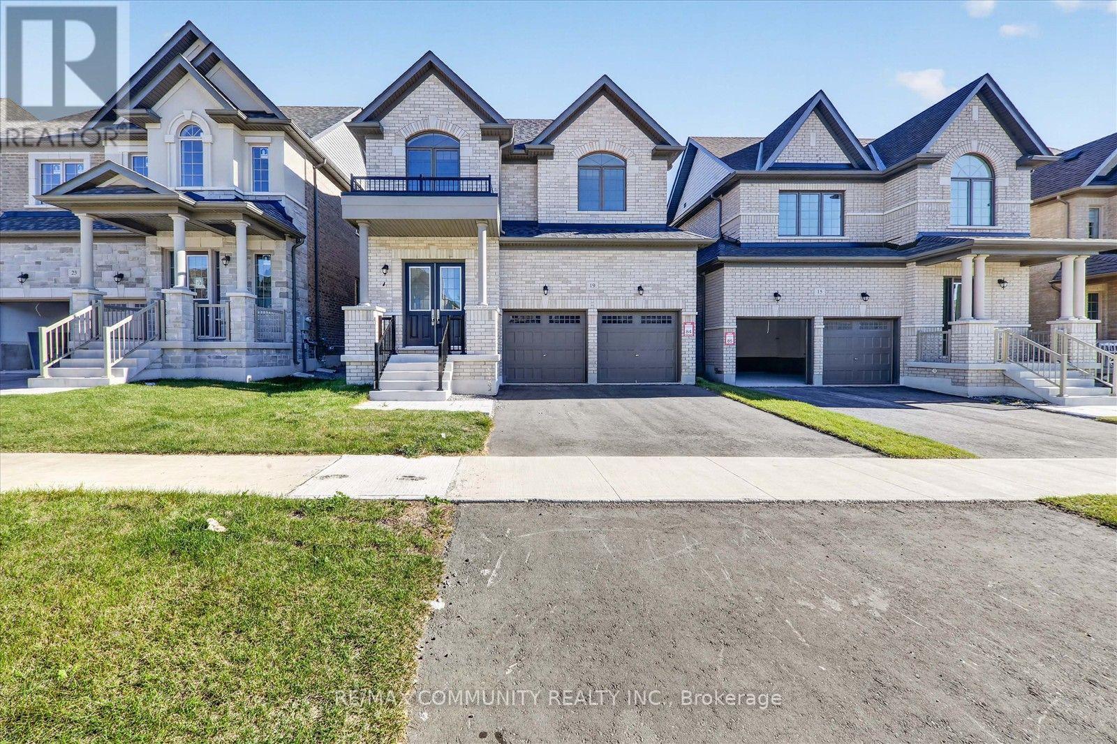 19 Rogerson Street, Clarington (Newcastle), Ontario  L1B 0W4 - Photo 2 - E14108426