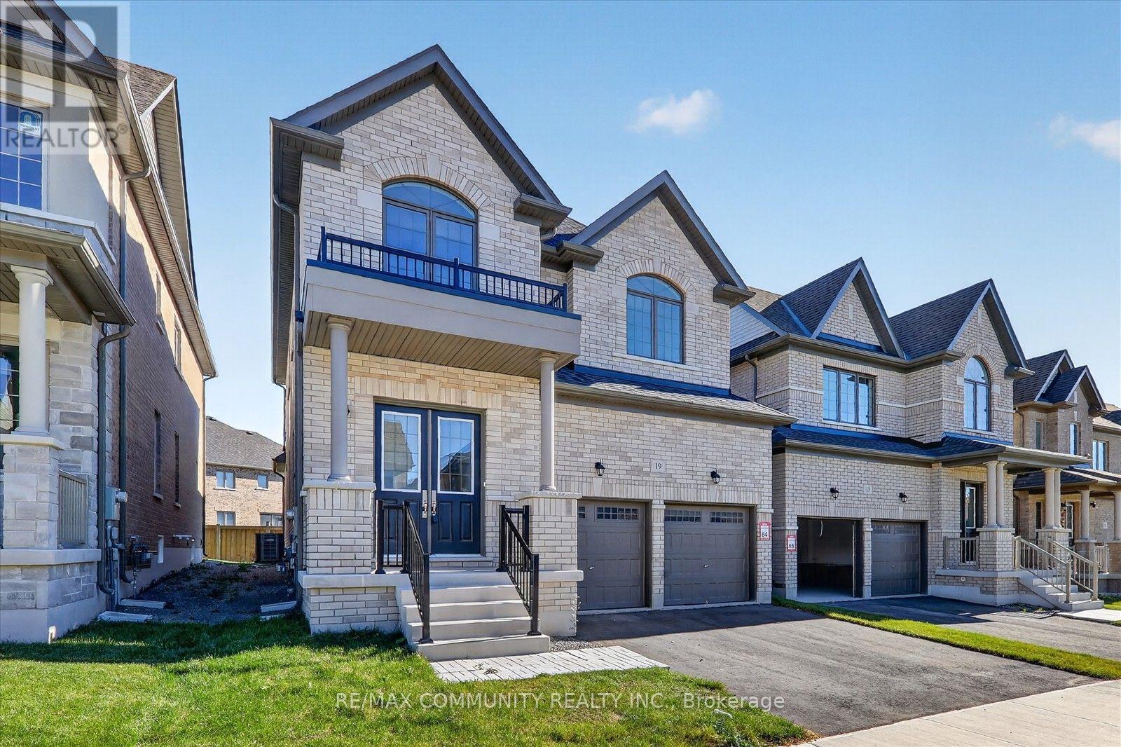 19 Rogerson Street, Clarington (Newcastle), Ontario  L1B 0W4 - Photo 4 - E14108426