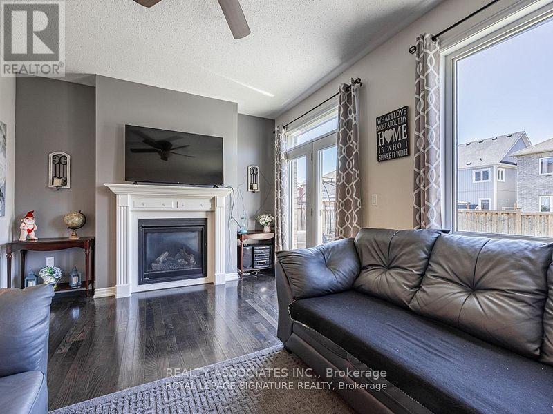 64 Pedwell Street, Clarington (Newcastle), Ontario  L1B 0E1 - Photo 6 - E14108678
