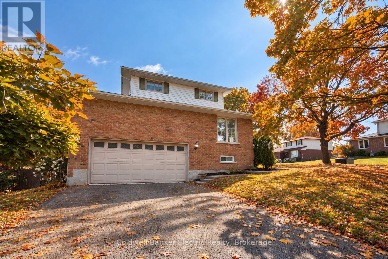 958 Smithside Court, Peterborough (Monaghan Ward 2), Ontario  K9J 8E2 - Photo 3 - X14108900