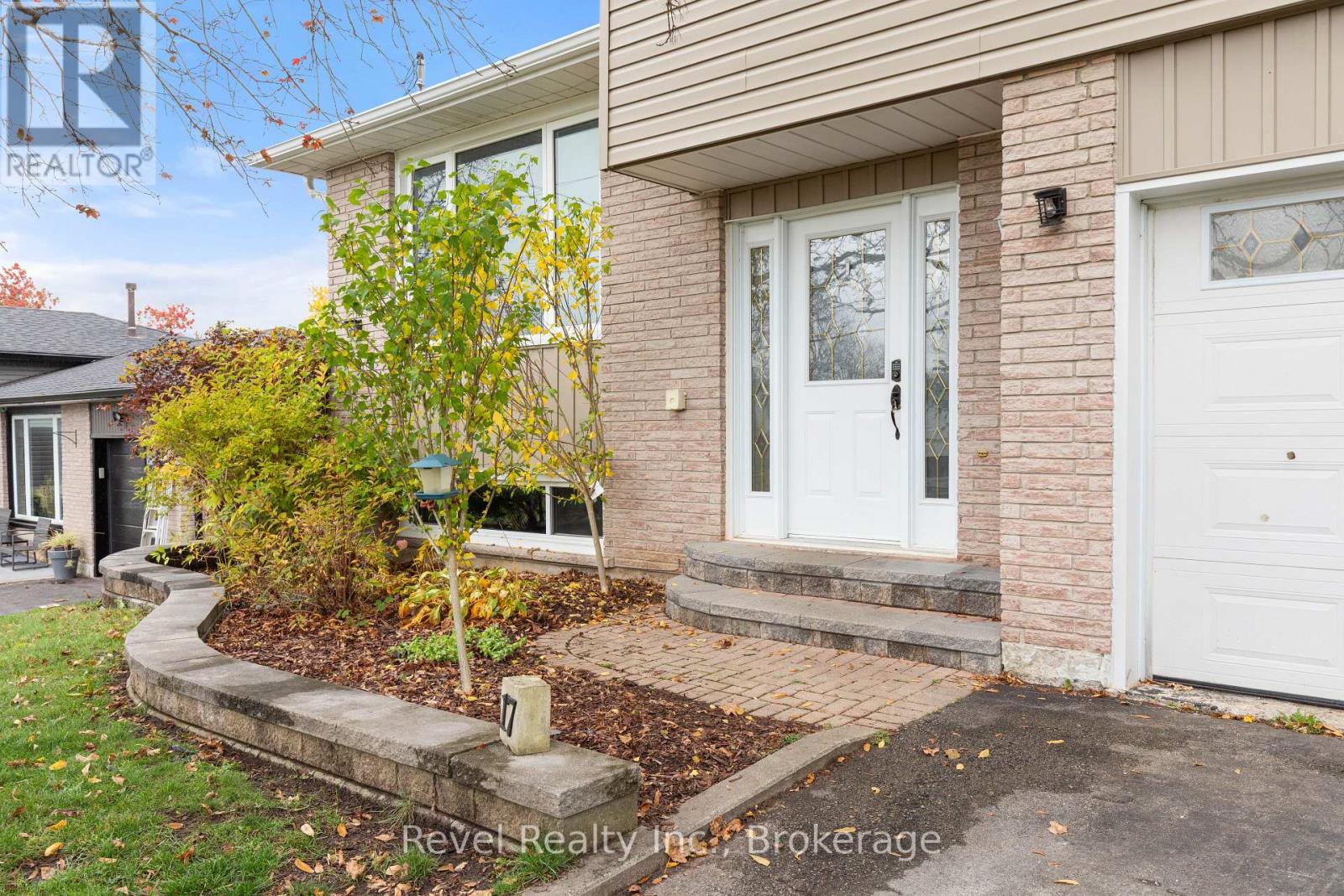 17 Mohawk Drive, Kawartha Lakes (Lindsay), Ontario  K9V 0J6 - Photo 4 - X14110672