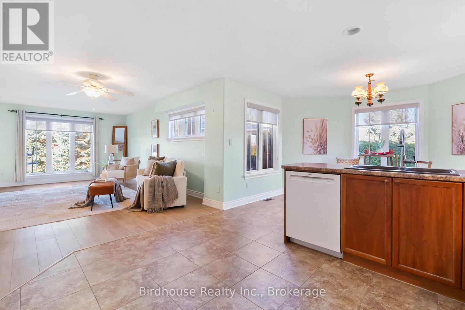 34 Lori Boulevard, Kawartha Lakes (Lindsay), Ontario  K9V 6B6 - Photo 10 - X14111252