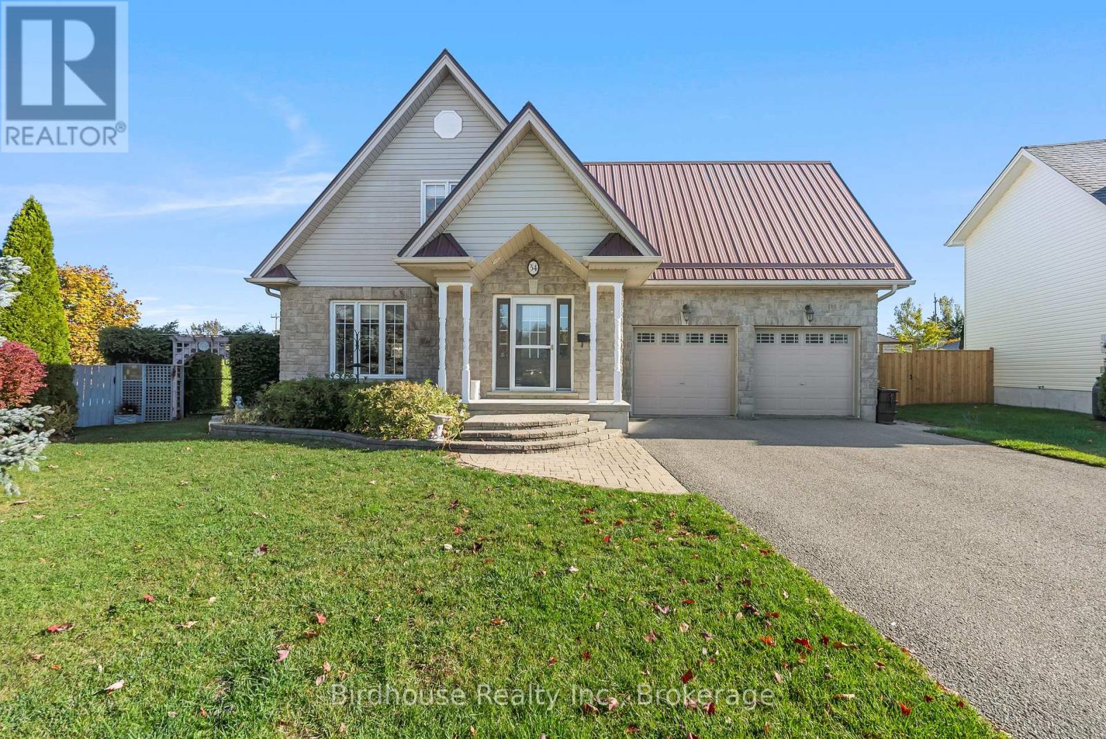 34 Lori Boulevard, Kawartha Lakes (Lindsay), Ontario  K9V 6B6 - Photo 2 - X14111252